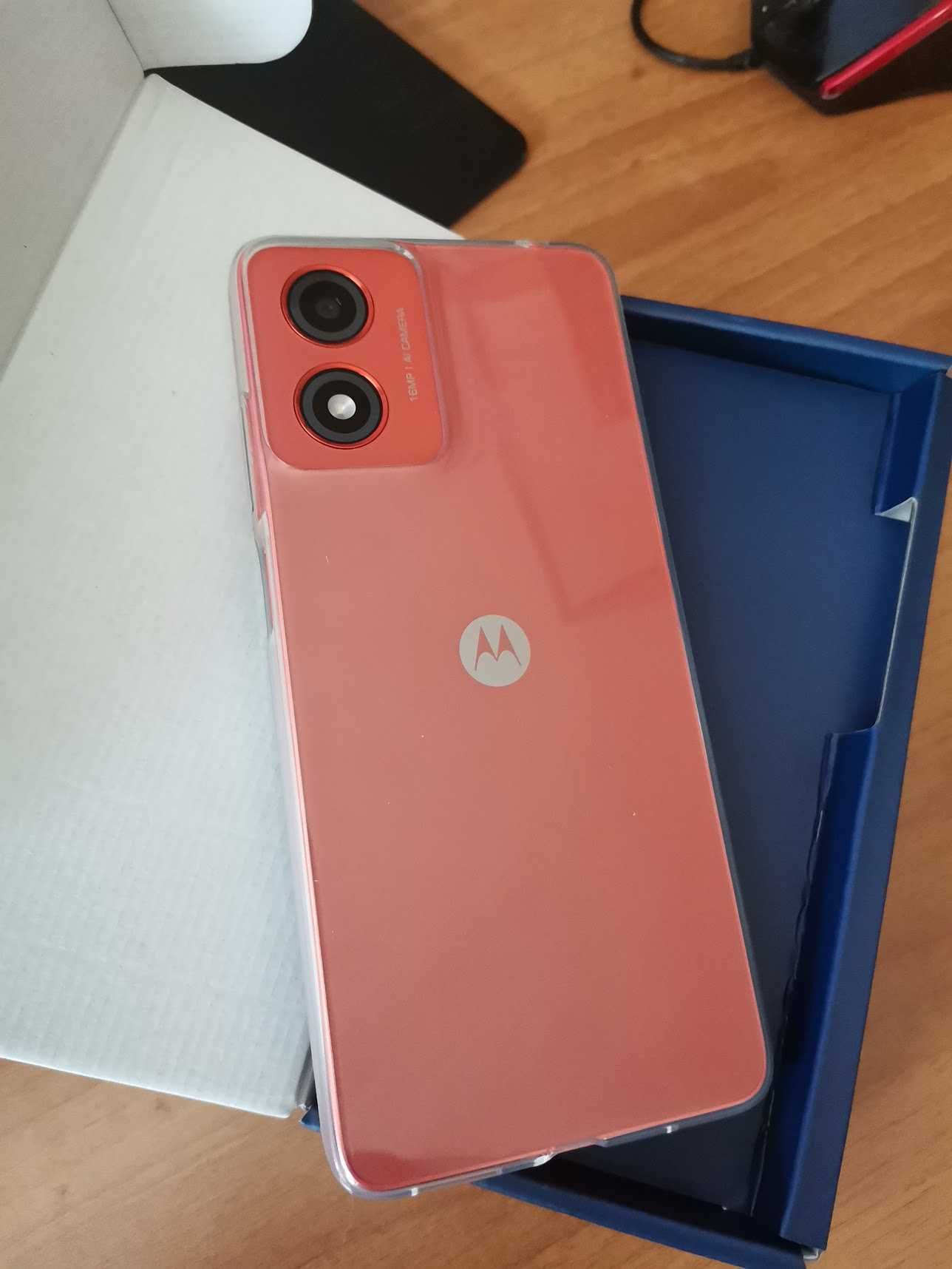 Продавам нов смартфон Motorola Moto G04 64GB 4GB RAM