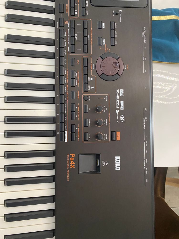 Orga korg pa4x international 76 keys