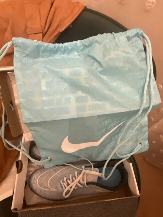 Чисто нови бутонки найк hypervenom