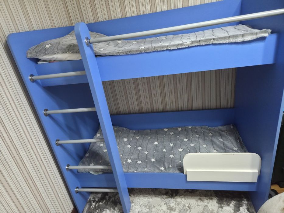 Кровать двухъярусная