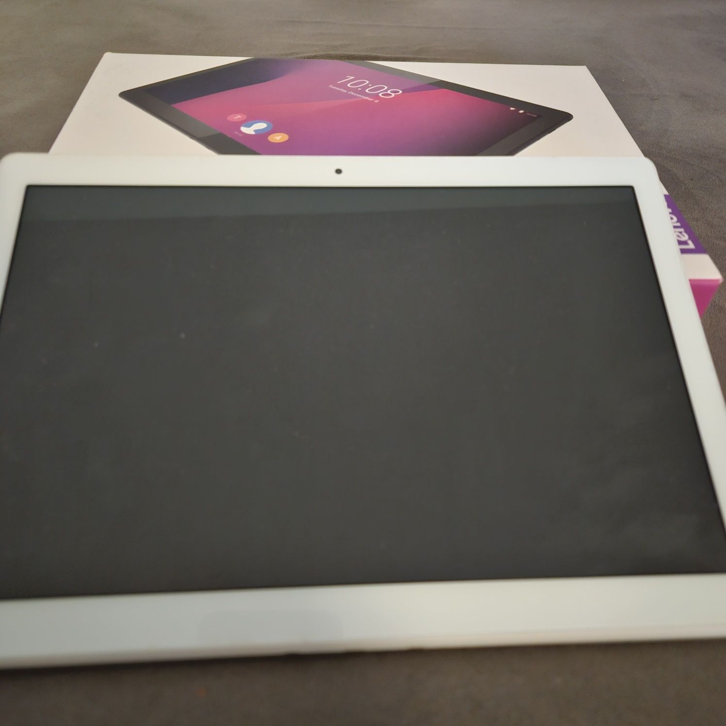 Продавам таблет LENOVO TAB M10