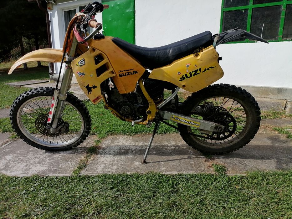 Suzuti rm 125 vand sau dezmembrez