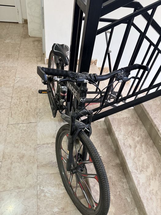 Велосипед в отличном состояний б/у 3,4 разв ездили