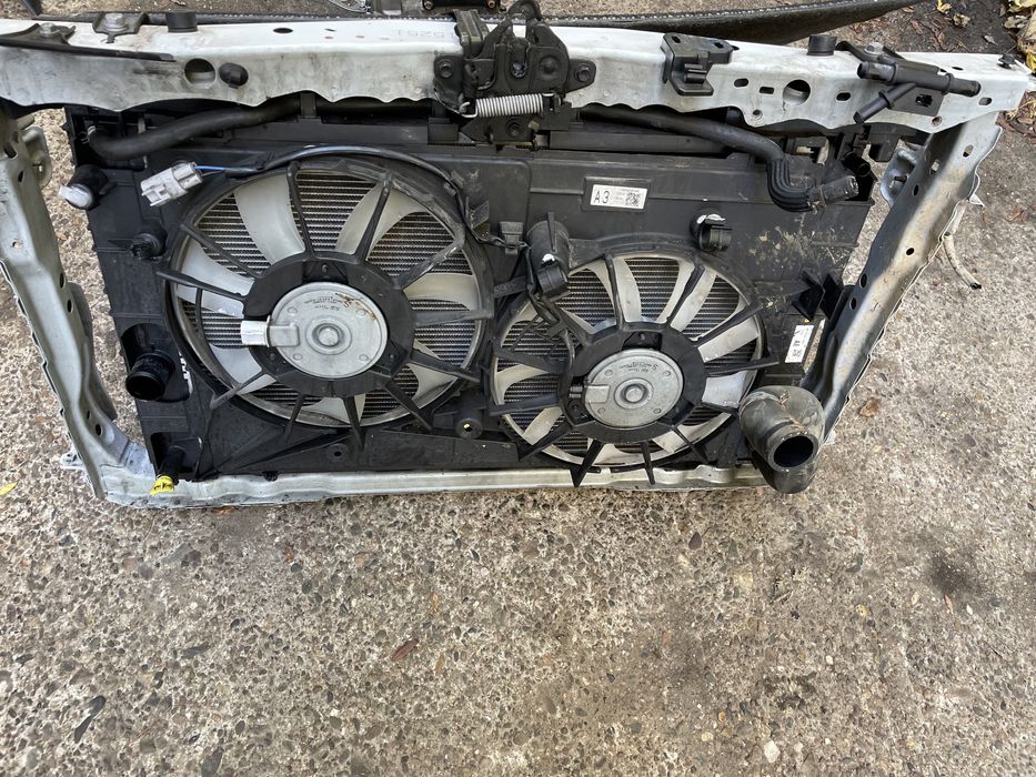 Комплет радиятори за Toyota Auris hybrid 1.8 14г-19г