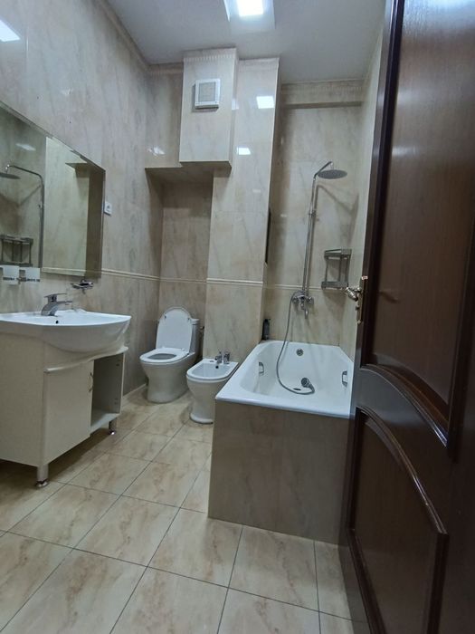 Паркентский. 3/1/9 трёх комнатная первый этаж