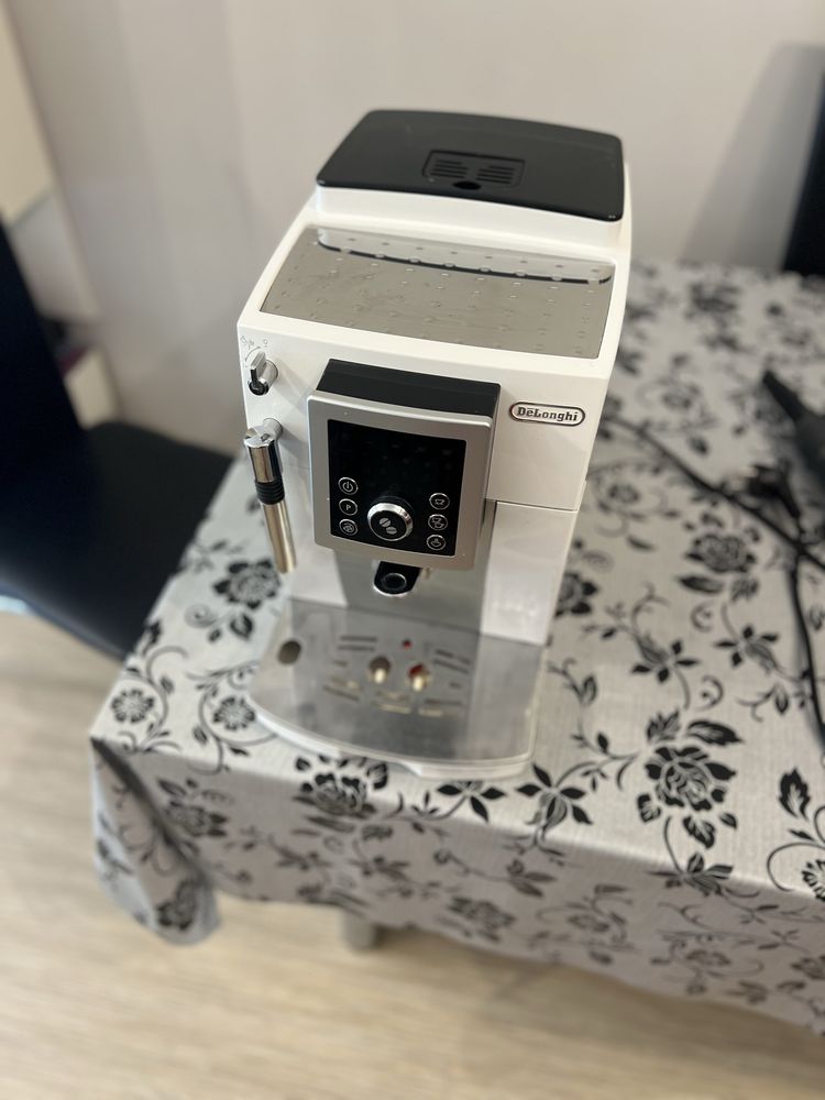 Продавам кафе автомат, машина Delonghi ECAM 23.210 Делонги ЕКАМ 23.210