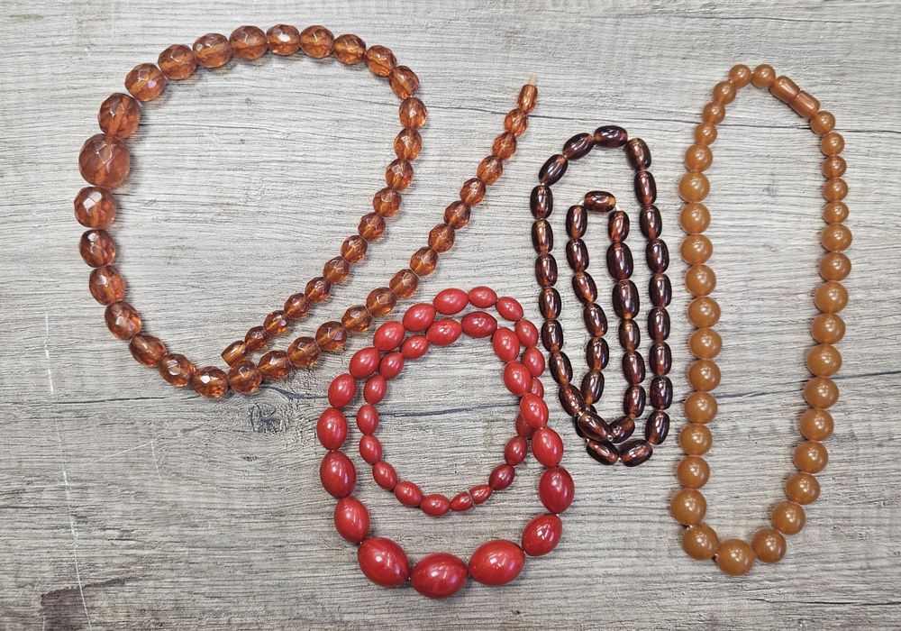 Кехлибарени стари  гердани.