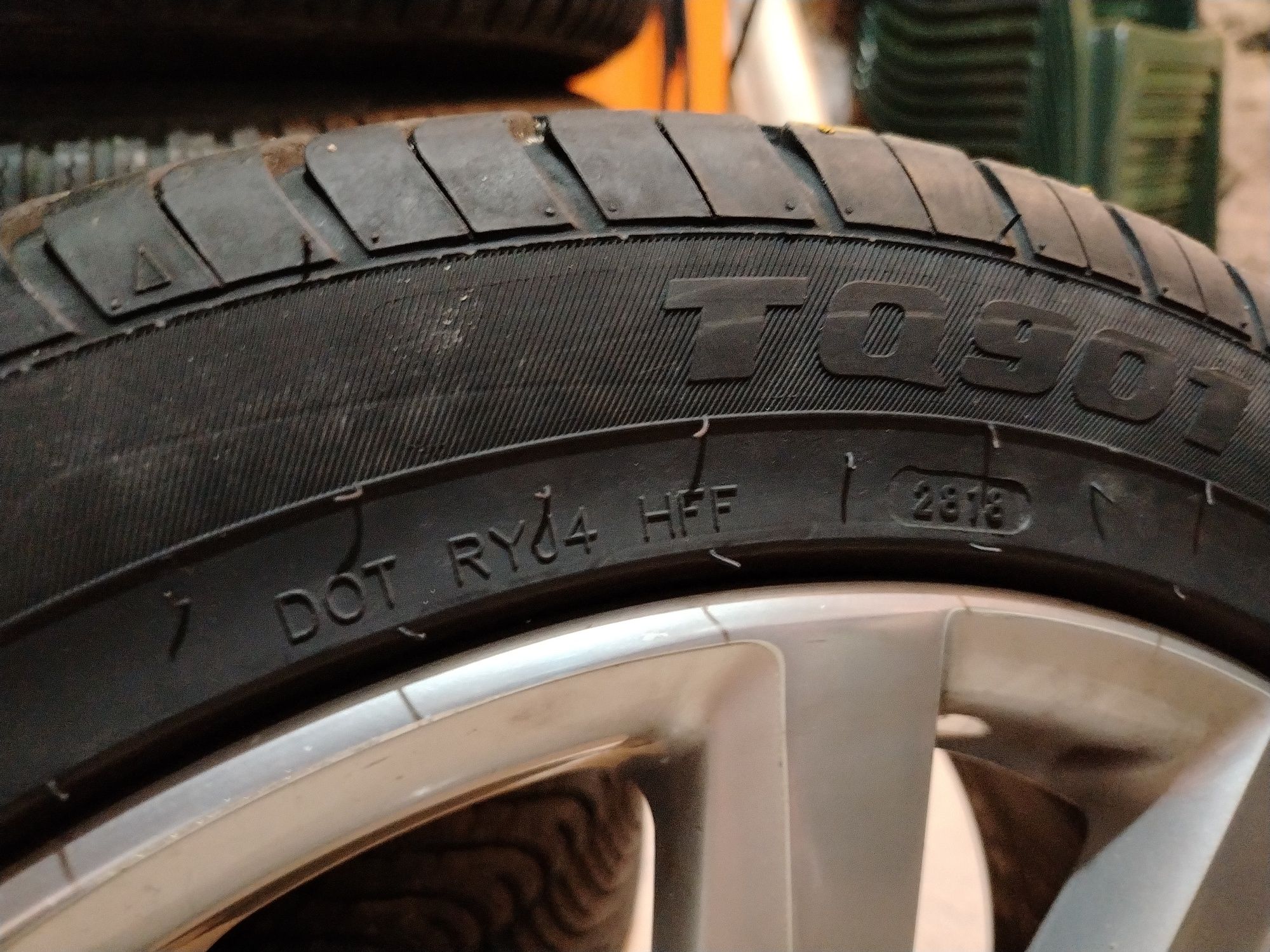 Гуми с джанти от Passat B6 2010г  242/45 R17  VW, Audi и Skoda