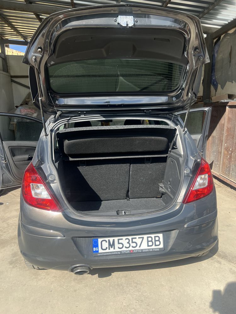 Opel Corsa 2014 заводска газ