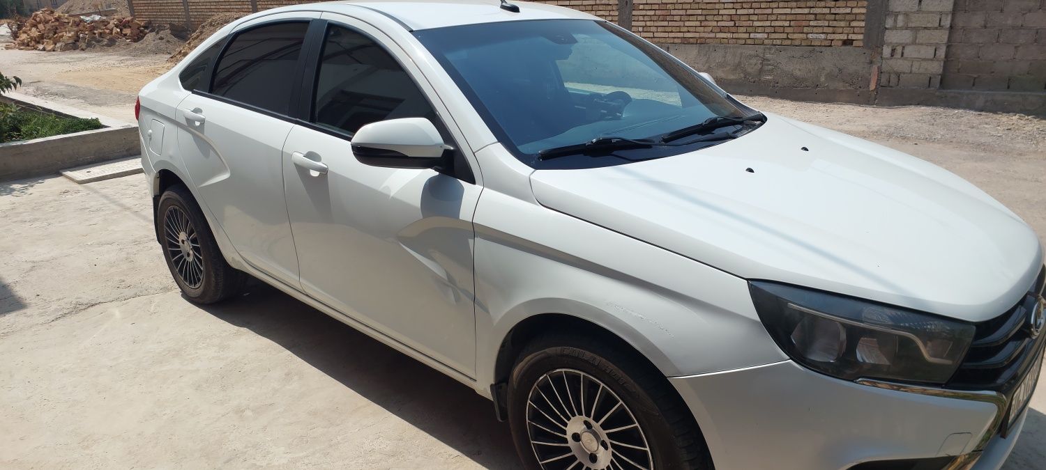 Lada vesta седан  1.8 робот