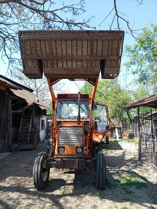 Vand fiat 780 cu incarcator frontal.