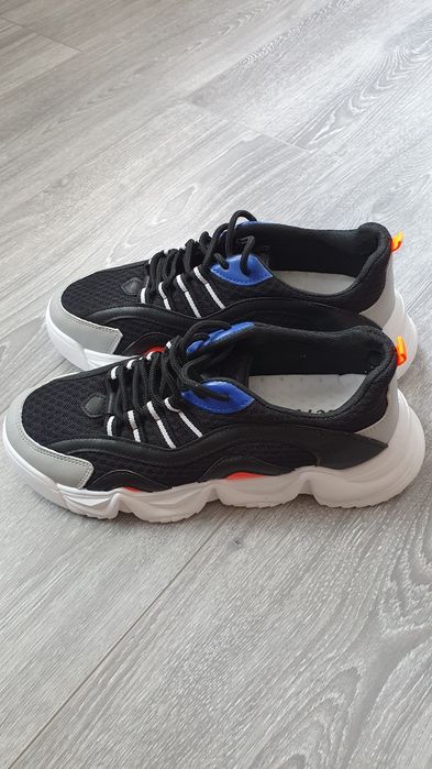 Adidasi inalti nr. 42 noi