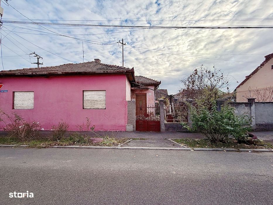 Casă în Micălaca str.Crinului nr.28, teren 621 mp, fs.14,76 ml