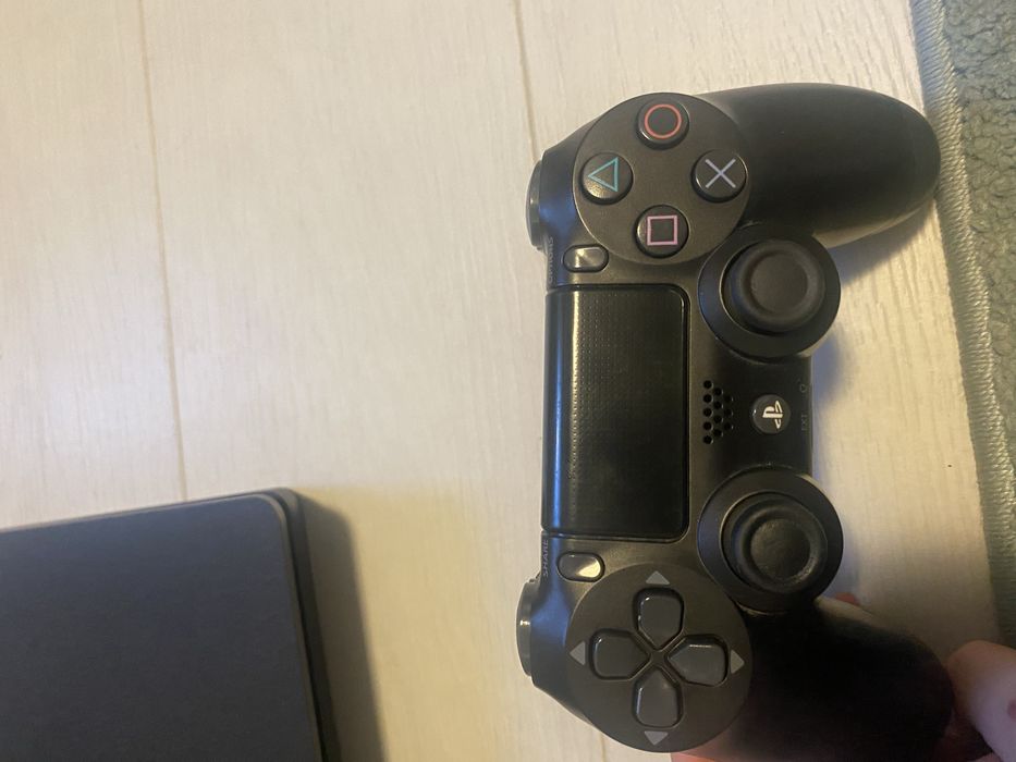 Ps 4 с игри и джойстик и 500gb ssd