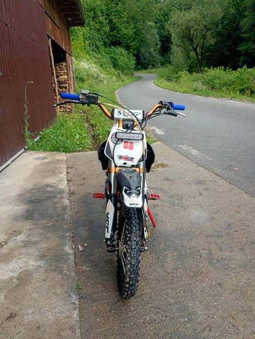 Cross YCF 125cc în stare bună (fără frână spate)

Descriere:
Vând cros
