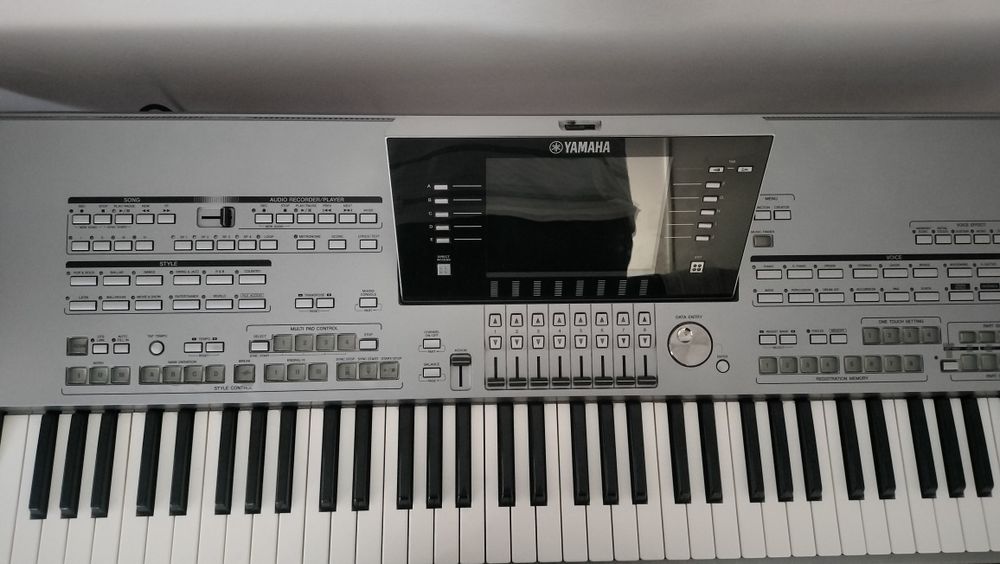 Yamaha Tyros 5  76 Clape