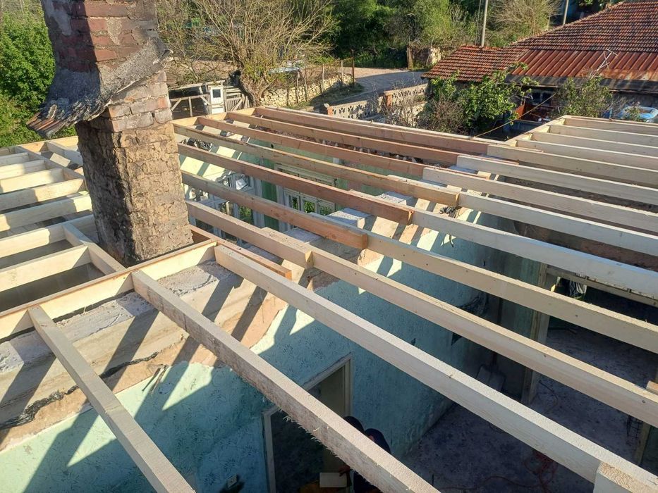 Ремонт на покриви Безшевни улуци Дървени конструкции Хидроизолация