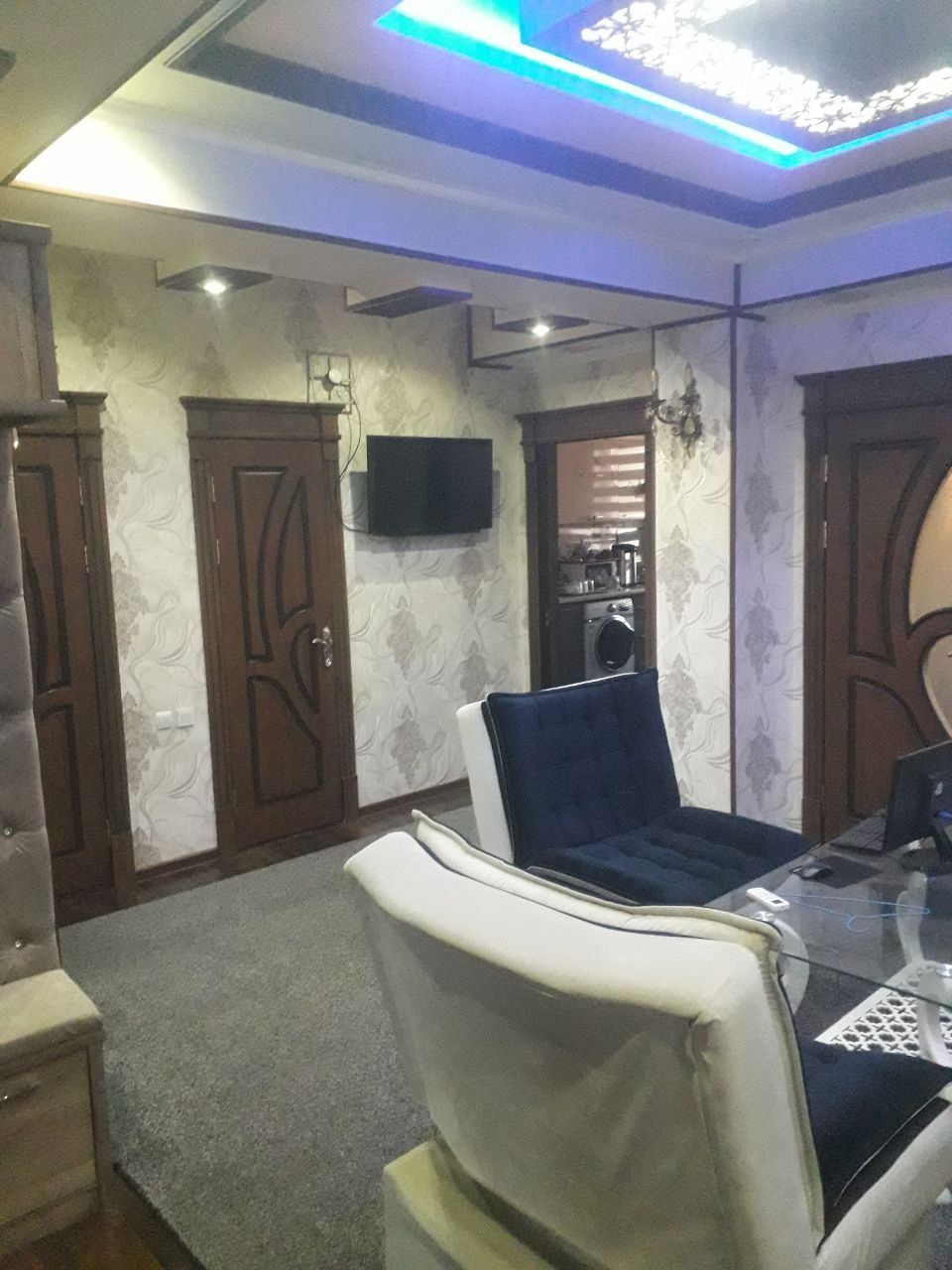 3-xonali 7-qavatda 110m² kvartira sotiladi.
7-qavatli Liftli dom.
Narx