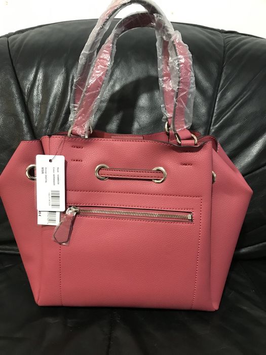 Geanta de umar Guess roz noua