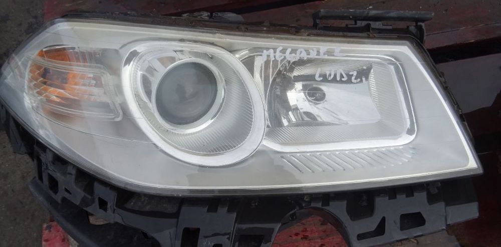 Far dreapta Renault Megane 2 facelift cu lupa volan pe stanga