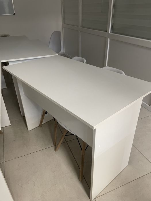 Продам парты, стулья, шкафы и микроволновку