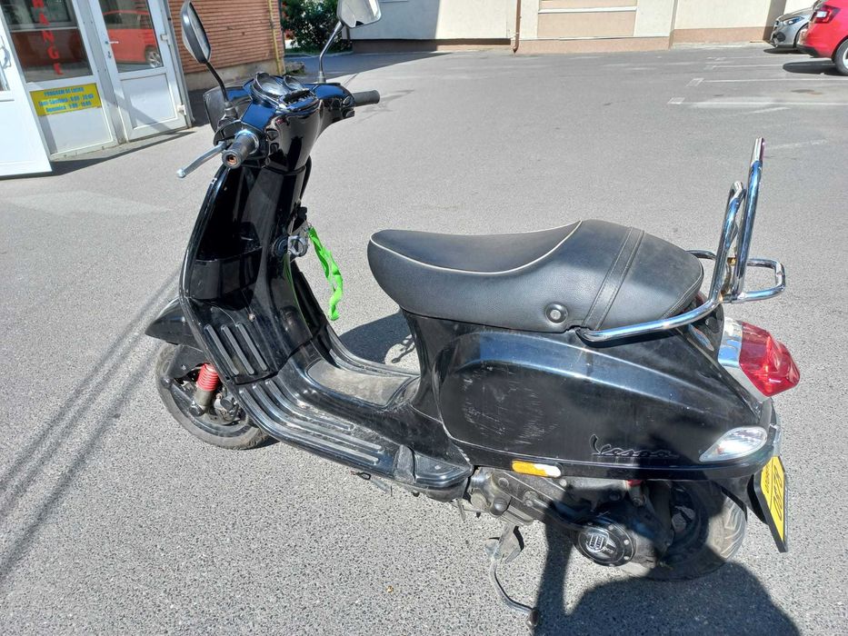 Scuter Piaggio Vespa inregistrat 25kmh (se conduce fara permis)