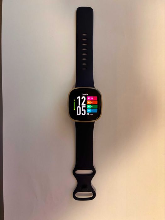 Ceas Fitbit Versa 3, NFC, GPS, Silicon, Midnight/ Soft Gold Aluminum