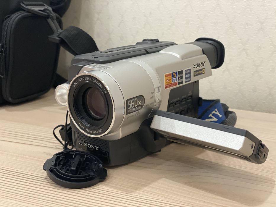 Продам видеокамеру Sony оригинал куплено в Англии