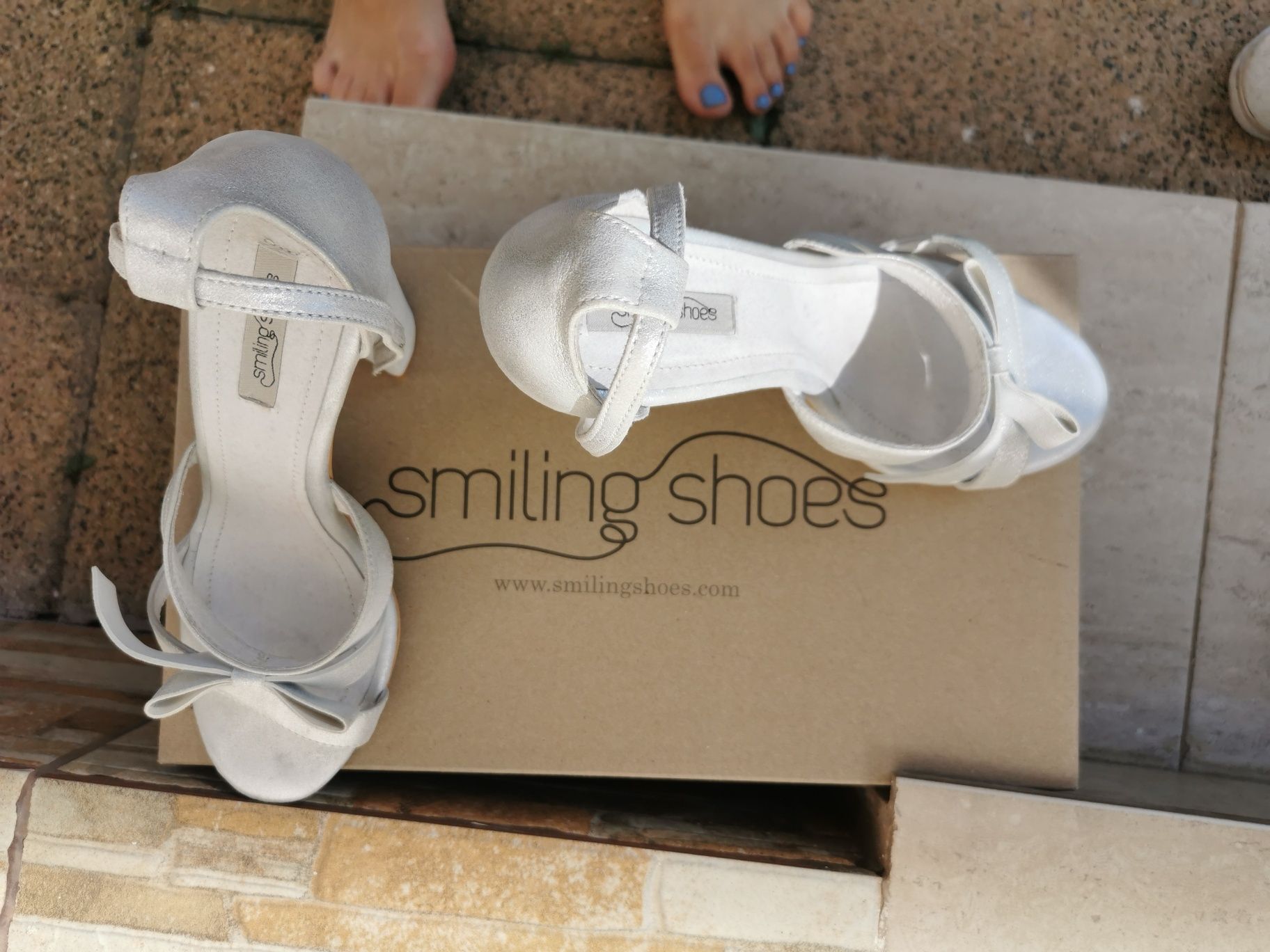 Vând sandale argintii smiling shoes