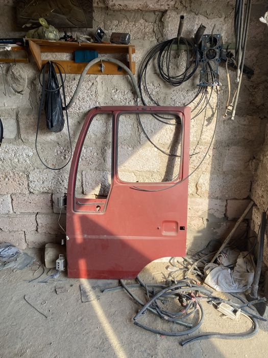 продаю дверь и прицеп