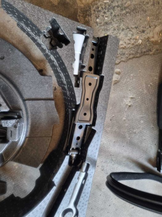 Kit roata rezerva slim pana R19 Range Rover Velar