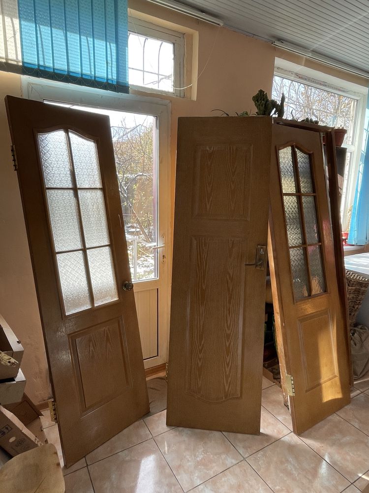 Двери межкомнатные деревяннные