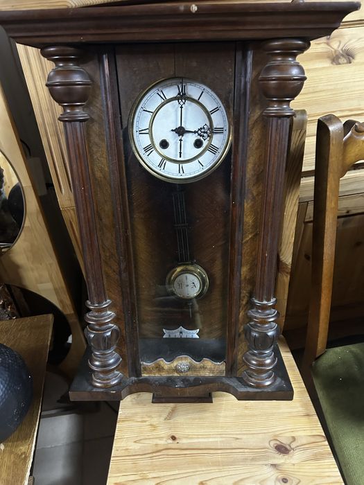 Ceas de perete vintage cu pendul din lemn masiv – anii 1930–1940