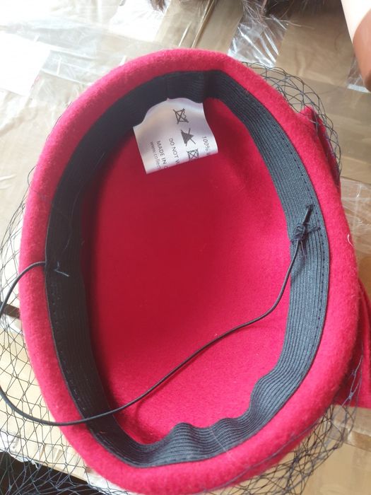 Fascinator roșu din lână