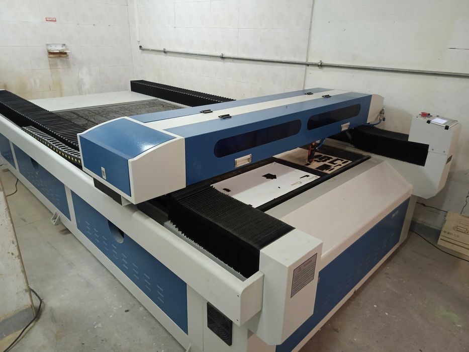 180W 1325 CO2 Лазер за гравиране и рязане Co2 laser 1300*2500мм