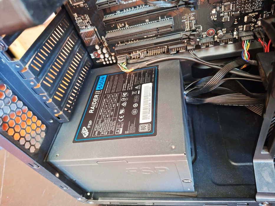 Vand sistem Intel I7 4790k + monitor IPS 58cm LG