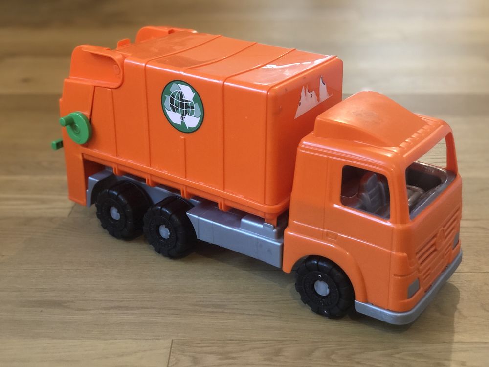Masinute de constructie pentru copii: camion, basculanta, escavator.