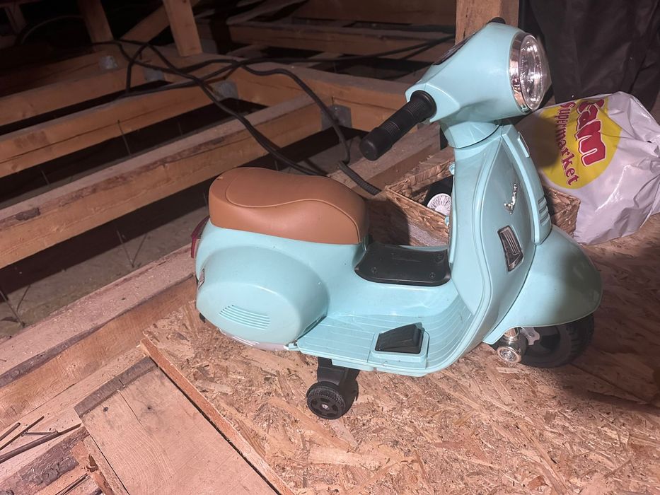 Vand scuter electric Vespa pt copii