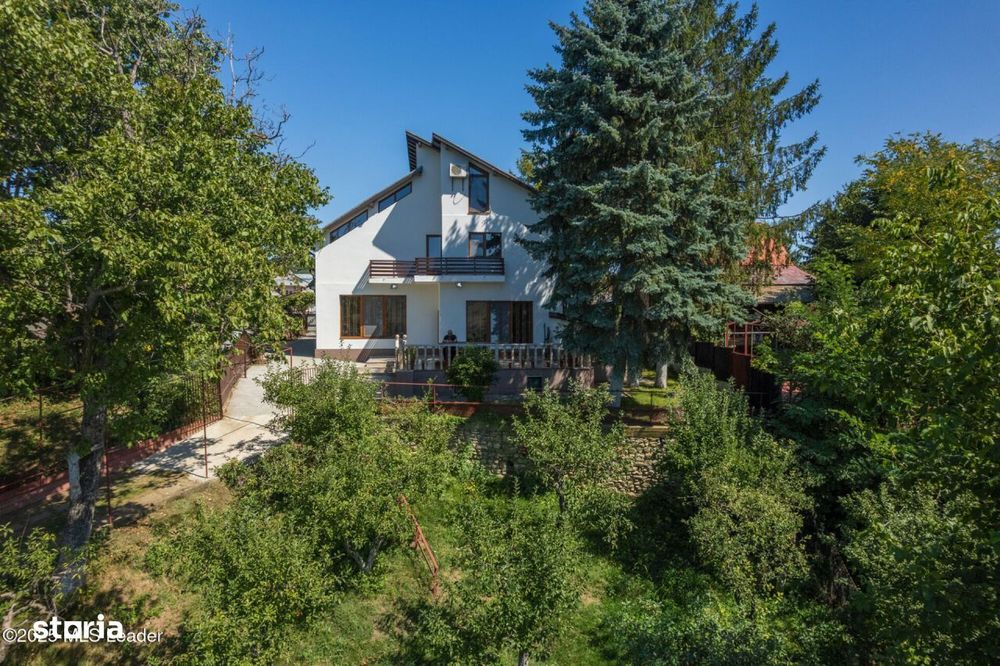 Casa de vacanta cu teren 5394 mp, Pucioasa, Dambovita