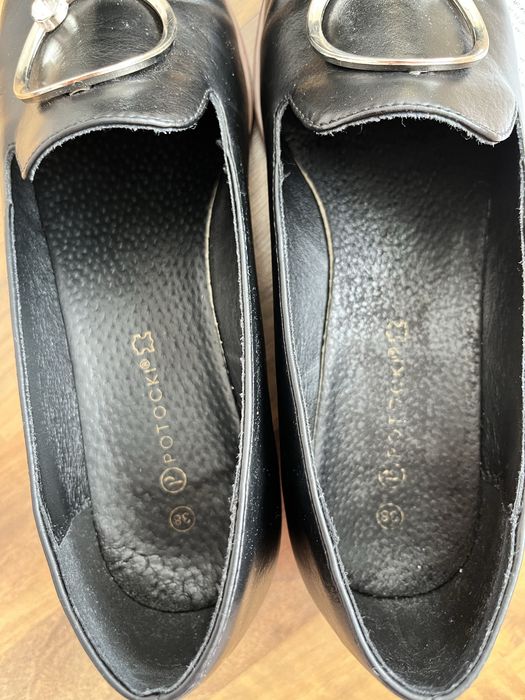 Черни ежедневни дамски обувки на лека платформа