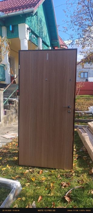 Ușa ramă metalică