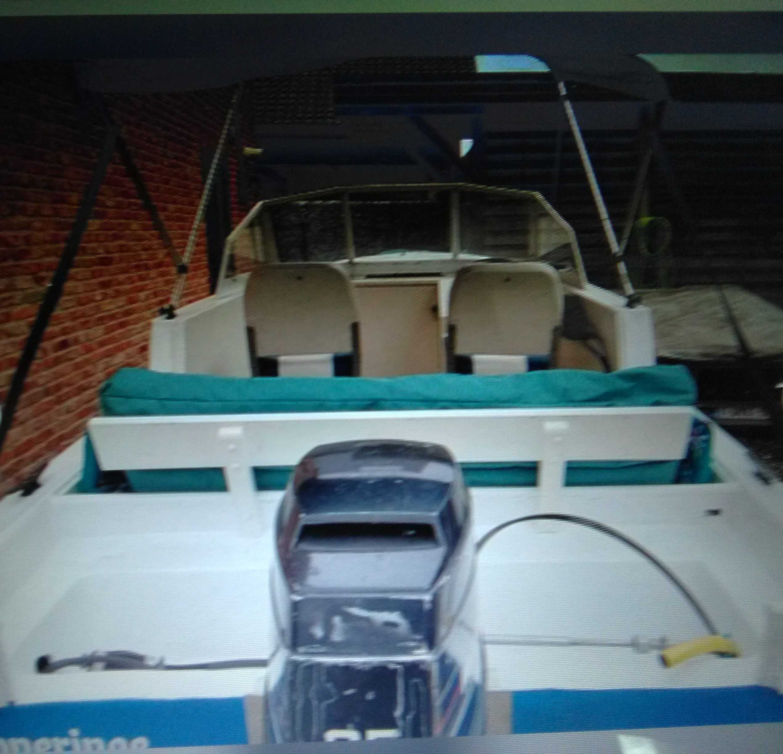 Barca cu motor Mercury 25 CP pentru pescuit si agrement