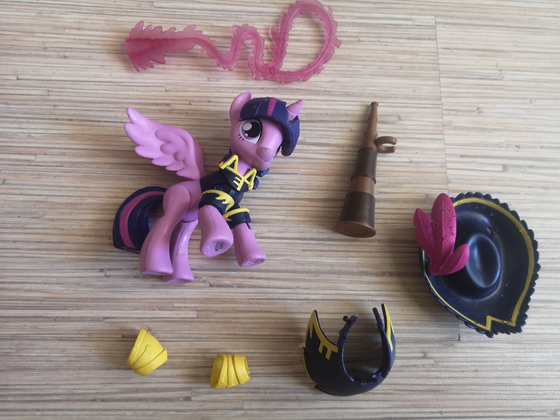 Corabia My Little Pony  + Twilight Sparkle, cu articulatii + accesorii