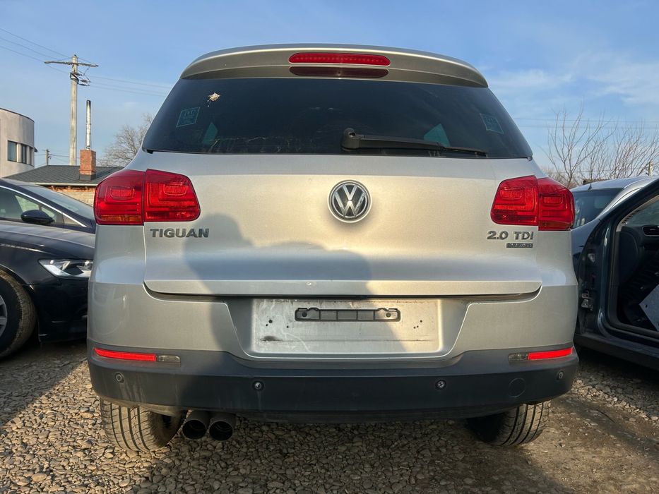 Haion cu lunetă Volkswagen Tiguan 2012