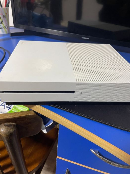 Xbox one s vând urgent !