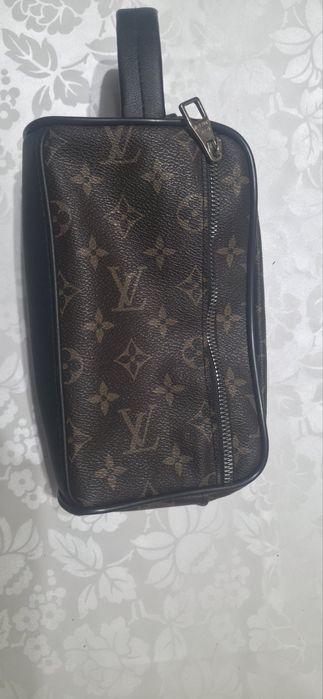 LOUIS VUITTON-Мъжка чанта.