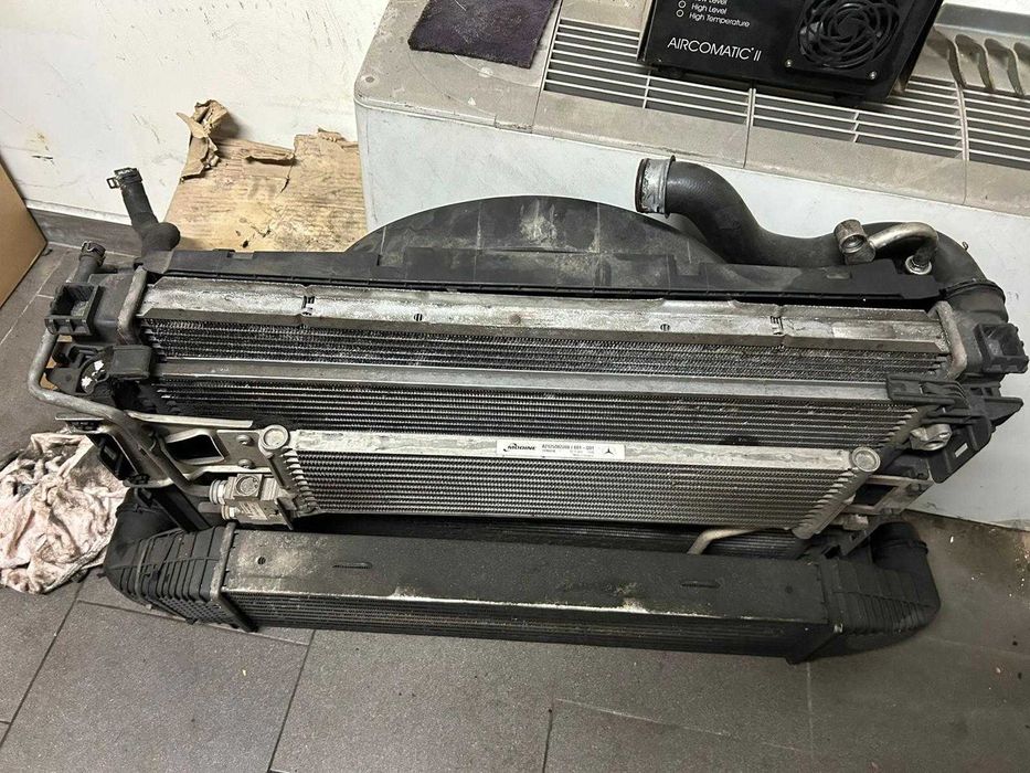 Far bara aripi radiator Mercedes E class w212