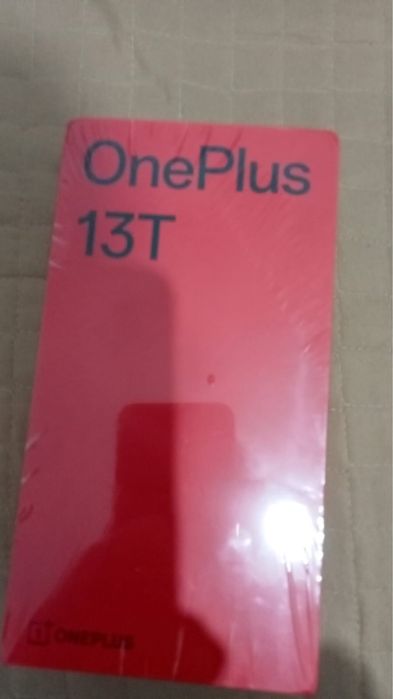 OnePlus 13t, nou, sigilat, garantie, 12GB/256GB. UNIC PE OLX.