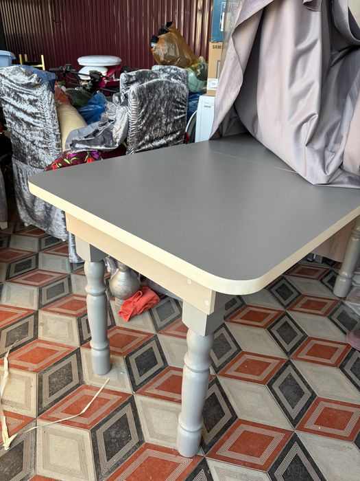 Продам стол и стулья