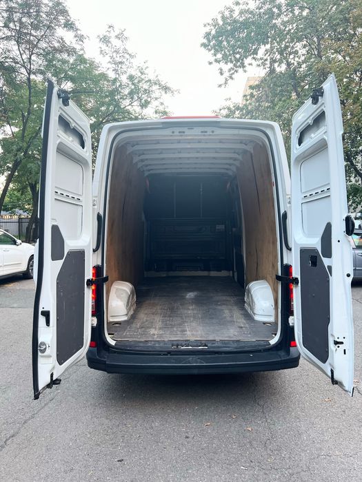 Inchiriere Duba VW Crafter 2022 Fara Sofer | Minim 5 zile | AC | Pilot